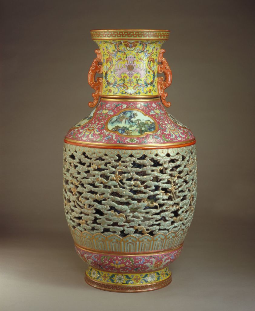 图片[1]-Pink painted golden cloud bat heart vase-China Archive